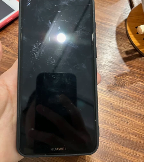 华为畅享9e，32g，买来两个月就被孩子摔...
