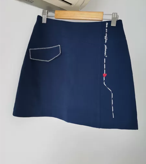 刺绣A字裙半身裙 腰围:64cm 有内衬 ...