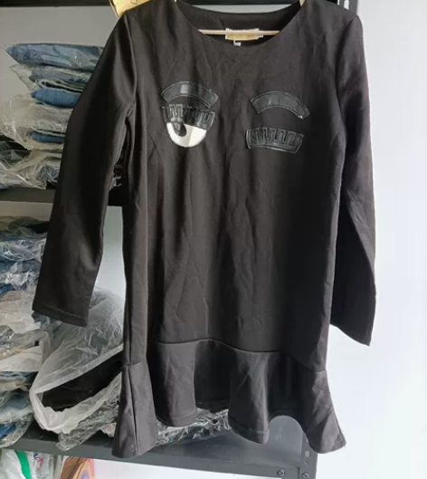 【亏本清仓】(全新)荷叶边中长款卫衣裙雪仿...