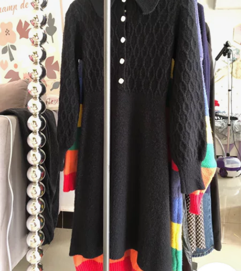 毛衣裙黑色翻领连衣裙伞裙 全新的，买来没有...