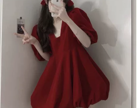 复古宫廷风方领泡泡袖丝绒蓬蓬裙洋气花苞裙春...