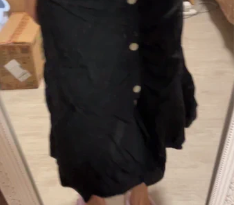 半身裙  黑色的鱼尾裙 比较修身 带拉链的...