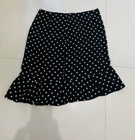 1.鱼尾裙 2.黑色波点 3.2XL(90...