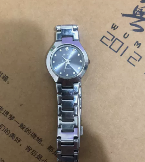 手表 电池没电了 换个电池可用 新旧情况如...