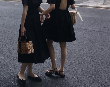 HEYGIRL 露背黑色连衣裙女 赫本小黑...