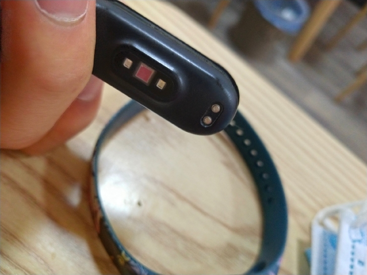 小米手环4NFC  一切正常就是屏幕不显示了