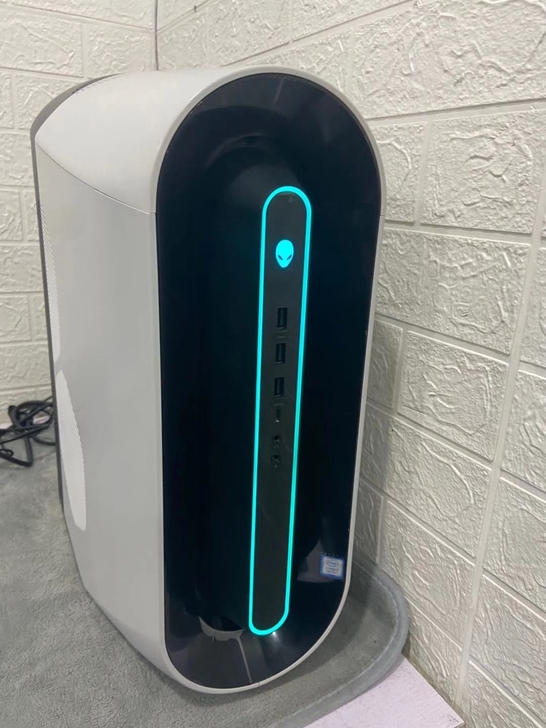 外星人r9 9700k  rtx2070s...