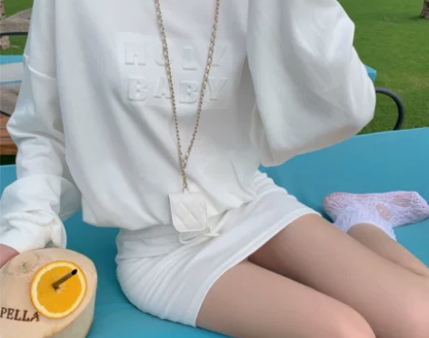 少女无畏『楠楠si服 卫衣裙裤』是校园运风...