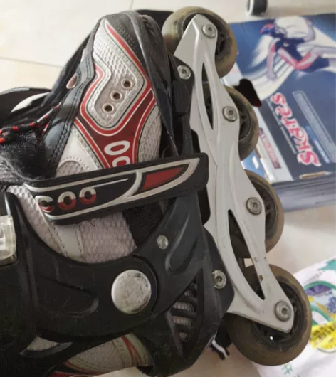 旱冰鞋直排轮 鞋码37－39可调节 轮子无...