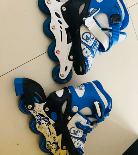 捷貂包装单排旱冰鞋，滑行亮彩灯， 感兴趣的...