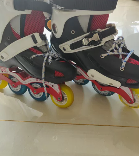 轮滑鞋，39码，八成新 感兴趣的话点“我想...