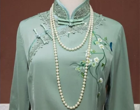 红依 项链 20带了一两次 有需要就出 光...