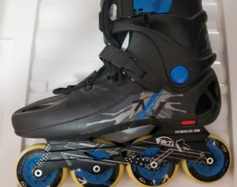 BKB轮滑鞋，41/42码，就穿了10次左...