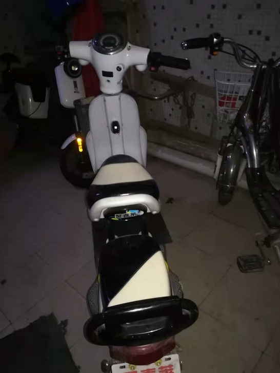 今年三月刚换的新电池和防刺加厚后轮胎,好用...