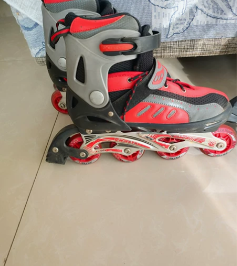 滑冰鞋九成新 可调节 38到41码 如...