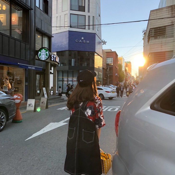 酸奶的衣橱 泰妹花衬衫！V领花美男翻领复古...