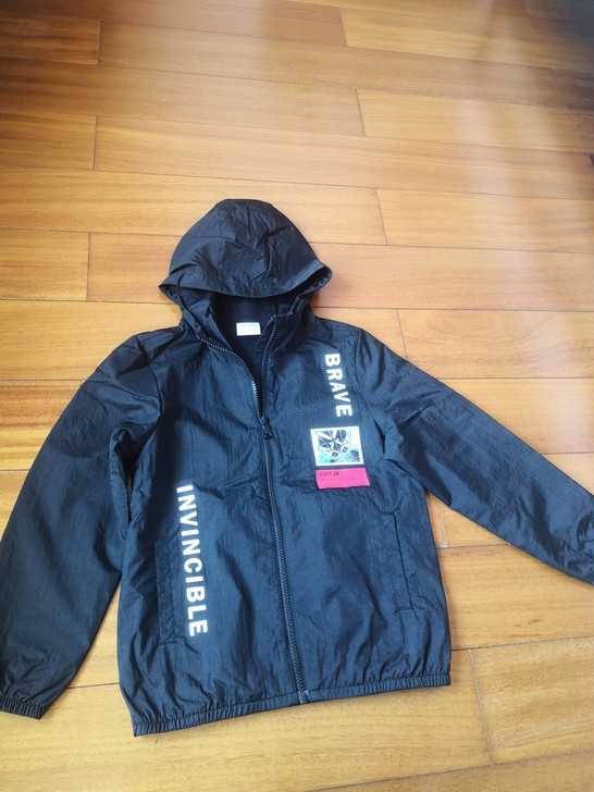 安踏ANTA 130码薄款拉链外套，8成新...