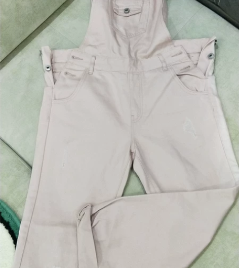 品牌牛仔裤 背带裤 都是很贵买的 能穿里捡...