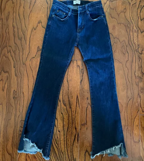 毛边不对齐微喇叭牛仔裤！穿一次洗一次！很新...