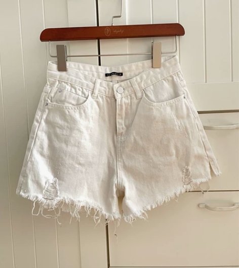 宝儿短裤，白色牛仔短裤，破洞毛边高腰短裤，...