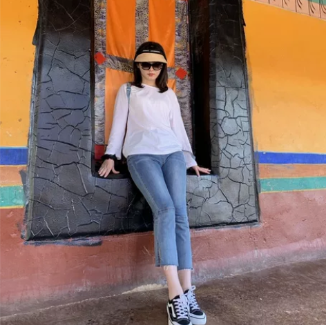 修身小喇叭牛仔裤 旅游时穿过 基本全新 s码