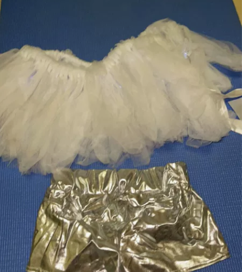 穿过一次有需要可以拍基本上全新的  会发光...