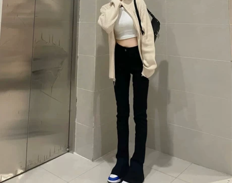 ?微喇叭牛仔裤女2022春季新款休闲高腰黑...