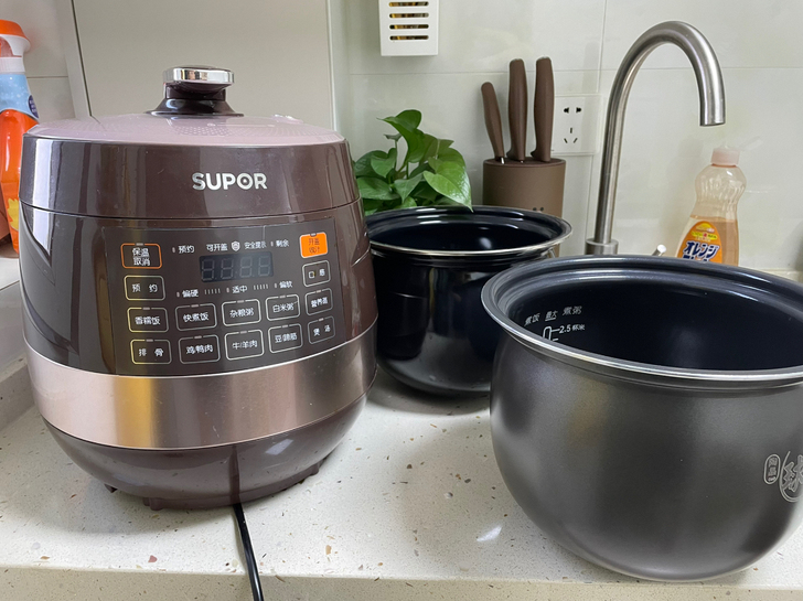 苏泊尔电压力锅！双胆，焖米饭，炖肉一应俱全...