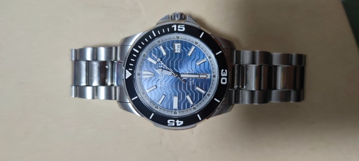 罗西尼潜水表，九九新，没带过几次有包装，顺...