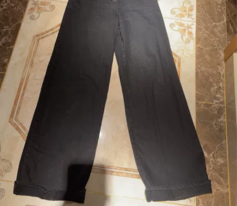 黑色阔腿牛仔裤，几乎全新，穿小了，相当于2...