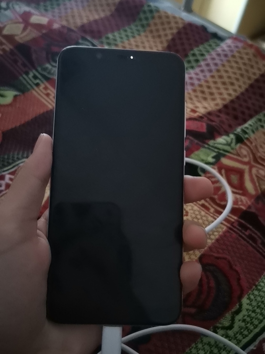 白色64g小米8，换过屏幕，偶尔打游戏会断...