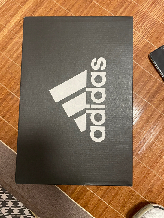 阿迪达斯鞋盒全新无损坏