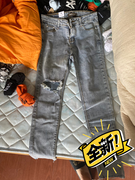 全新牛仔铅笔裤，30带走，不退不换