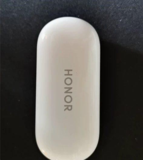 荣耀flypods3 箱说齐全，续航较差