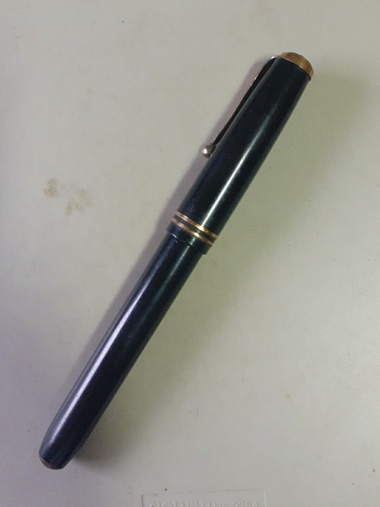 黑龙江牌老钢笔一支，完整。