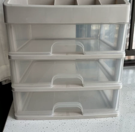 化妆品收纳盒，桌面收纳盒三层 9新、家里有...