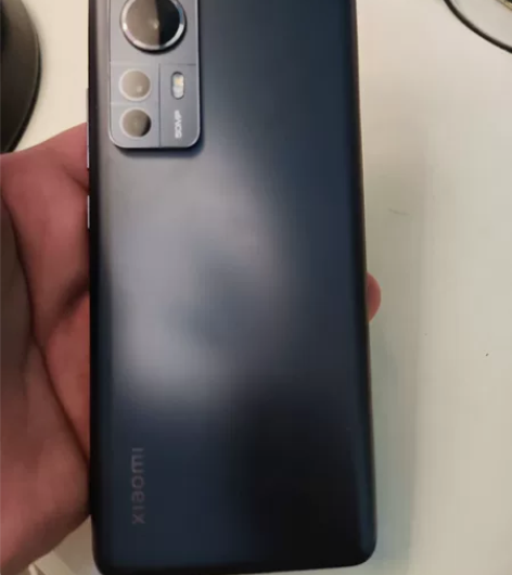 出黑色小米12X手机，8+256。今年六月...