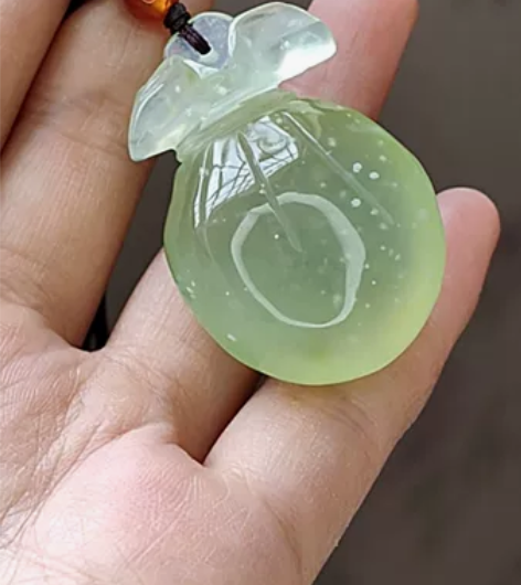 纯天然岫玉精品绿冰大钱袋，很大！飘雪花棉，...