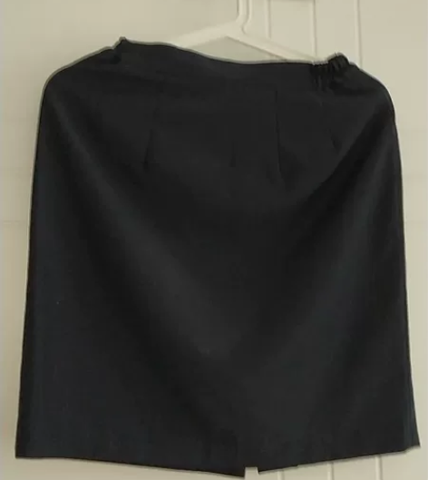 退出职场不穿了。当年南京三毛集团给我们量身...