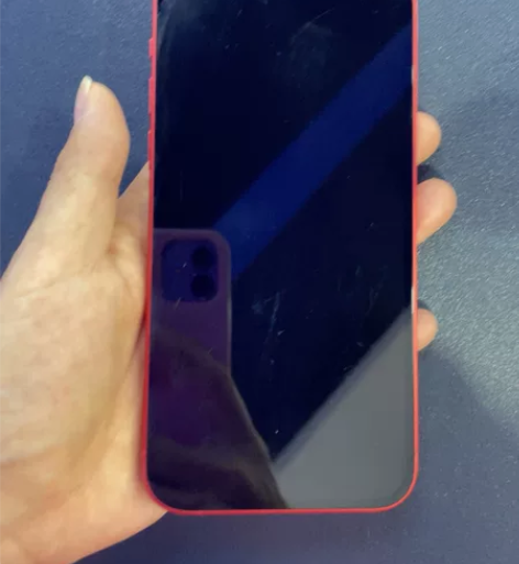 苹果12 128内存 电池88 皮毛9成新 屏幕划痕如图 边...