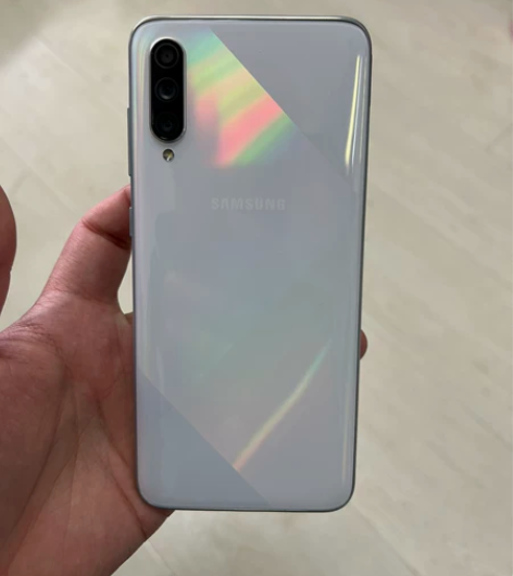 三星a70s，无任何磕碰，日常使用，很流畅...