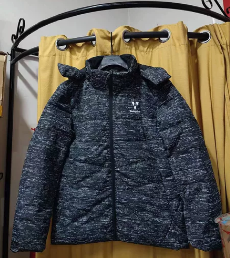 安踏男士冬季加厚连帽羽绒服    黑花灰色...