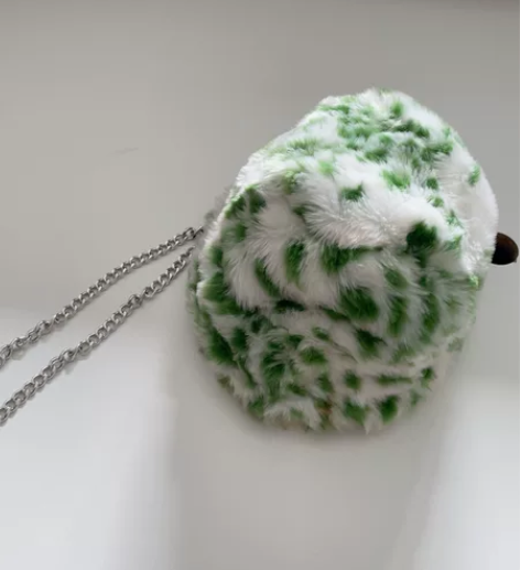 y2k 毛绒帽，有轻微瑕疵 感兴趣的话点“...