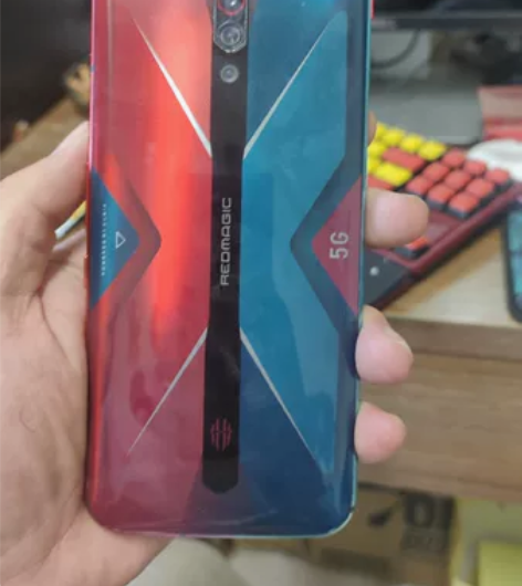 红魔5g，自用，裸机账号可退，屏幕完美，后...