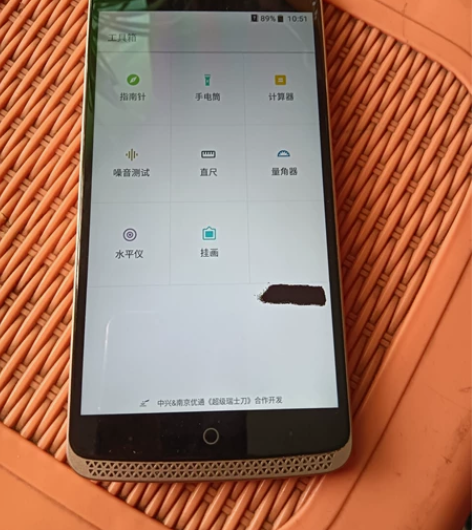 中兴天机2015手机  显示屏有黑线 感兴...