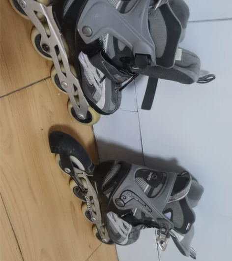 37码旱冰鞋，9.9成新，就穿过一次 感兴...