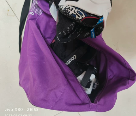 在商场买的旱冰鞋，就当是玩的时候穿过一次。...