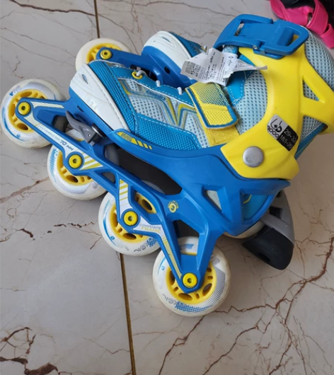 迪卡侬轮滑鞋，尺码29到32可穿。原价29...