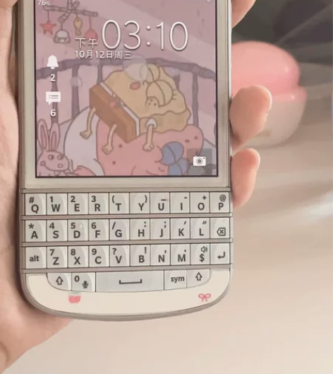 Black Berry黑莓手机Q10，白色...