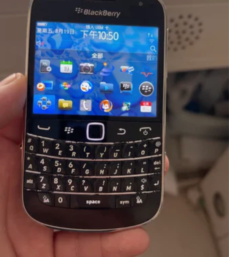 黑莓9930成色如图 插卡正常, 感兴...